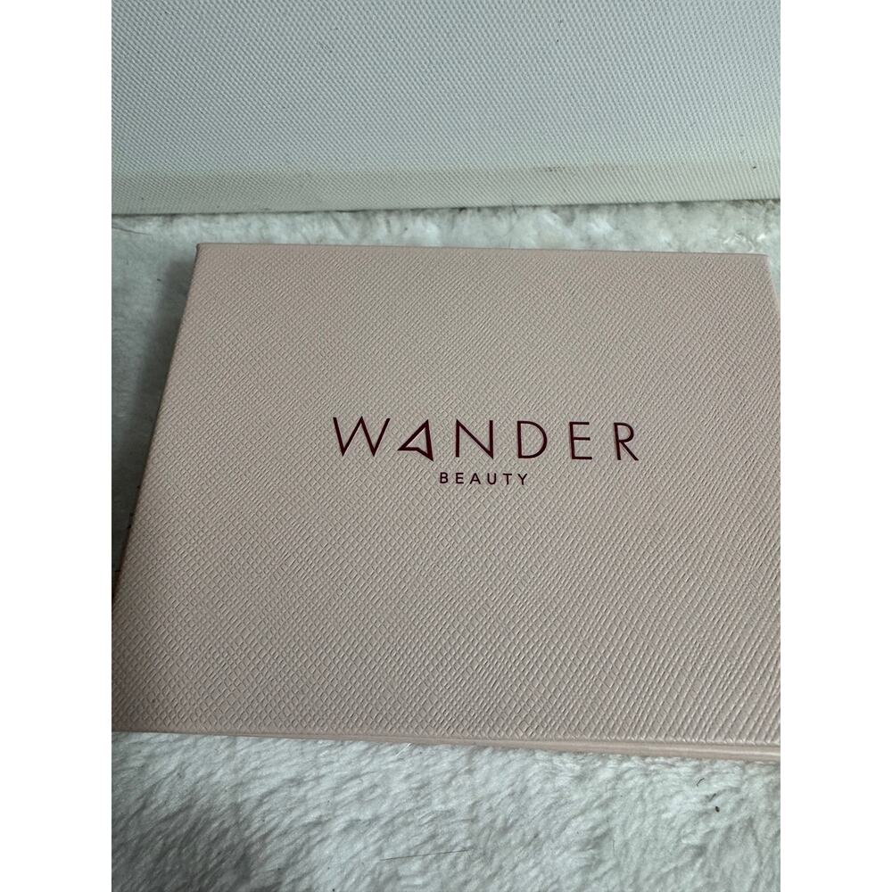 NIB Wander Beauty Island Hop Getaway Eye & Face Palette - Picture 3 of 4
